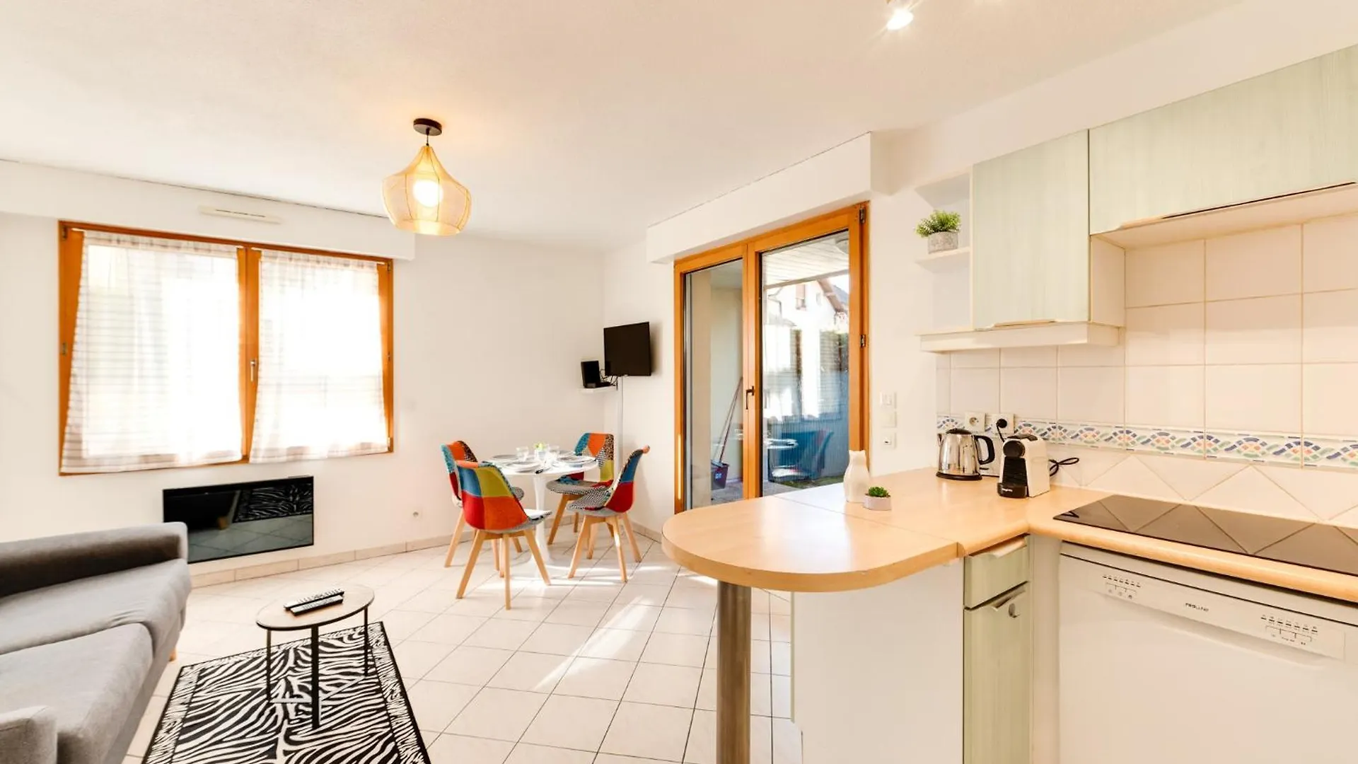 Appartement Cosy A 50M Du Lac Et Centre Ville Annecy 0*,  France